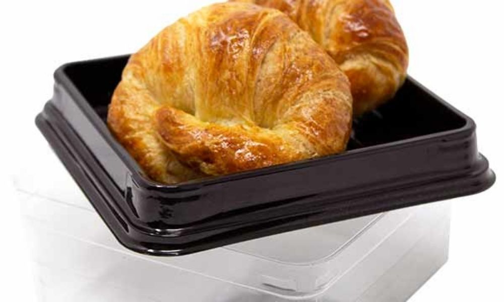 3 Advantages of Plastic Food Trays for Catering Businesses